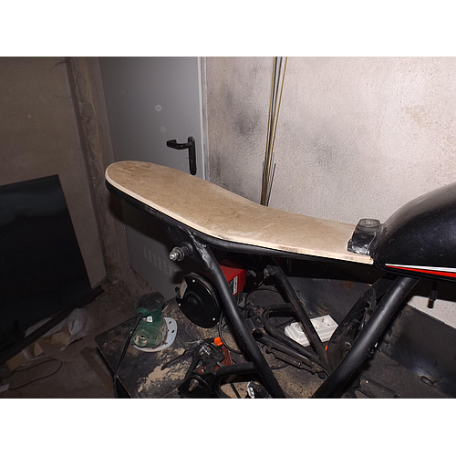 MODIFICAR CHASIS Y FRABRICACION DE  ASIENTO